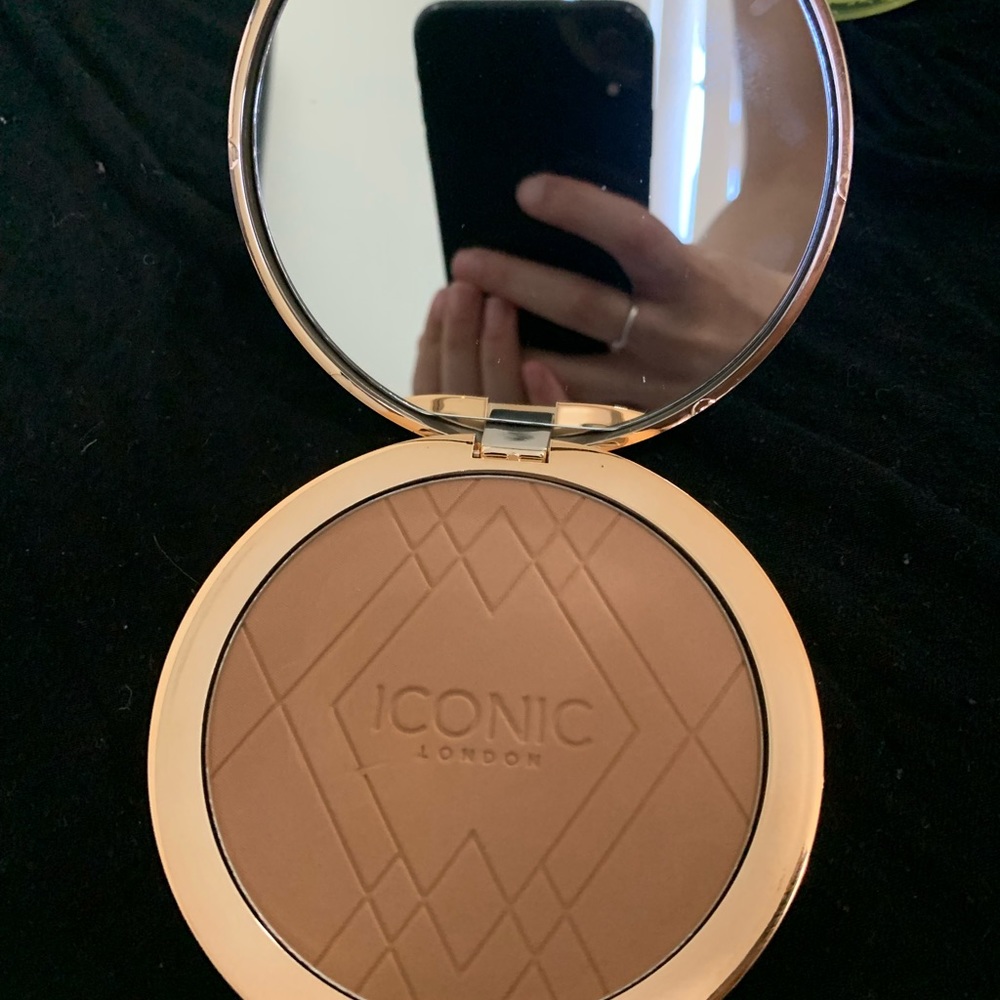 ICONIC London Ultimate Bronzing Powder
